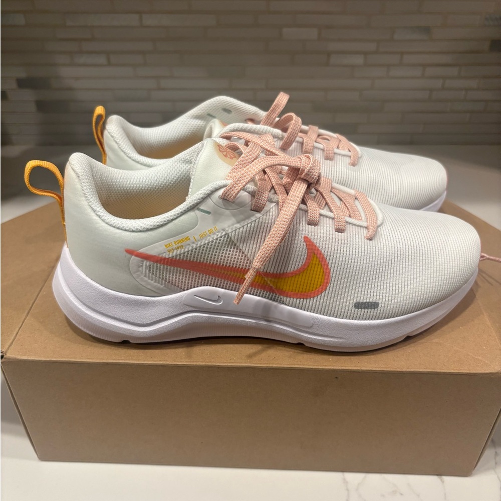 Nike Women's Downshifter 12 size 6 New in Box